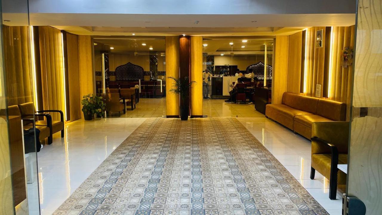 Hotel Kuber Rai Экстерьер фото