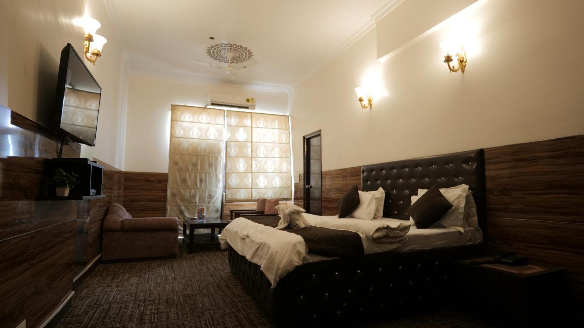 Hotel Kuber Rai Экстерьер фото
